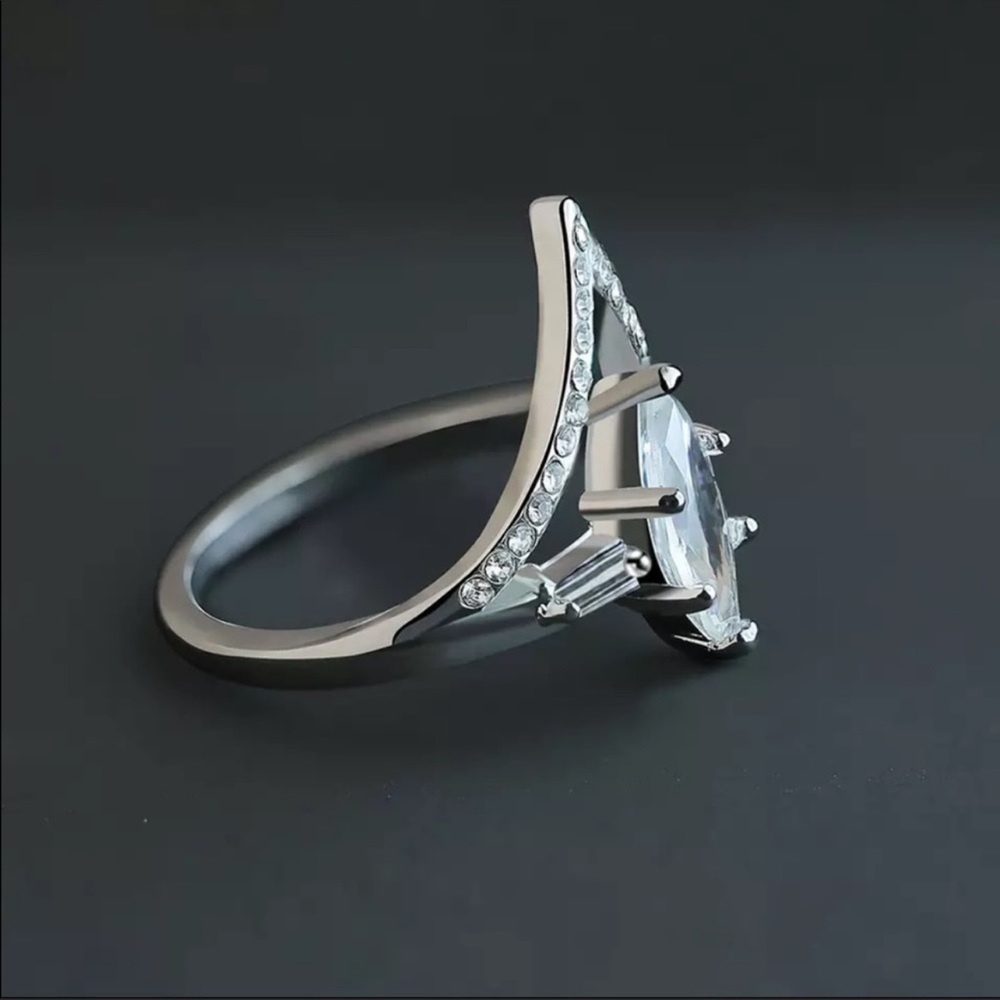 925 Silver Ring Marquise Cut White Saphire - Picture 3 of 3